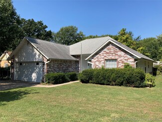 519 N Muskogee Ave, Claremore, OK 74017