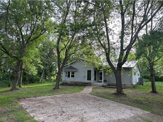 10398 S 275th St, Evansville, MN 56326