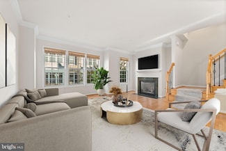 602 Overlook Park Dr, Oxon Hill, MD 20745