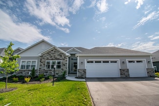 7837 W Stone Ridge Dr, Lannon, WI 53046