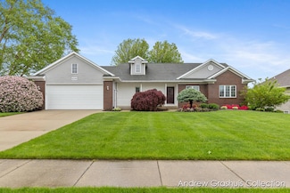 8299 Golfside Dr, Jenison, MI 49428