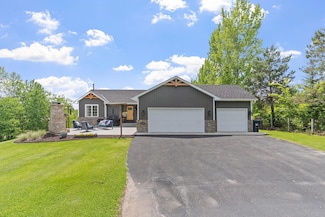 33401 N Lakes Trail, Lindstrom, MN 55045