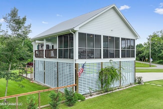 227 Favre St, Waveland, MS 39576