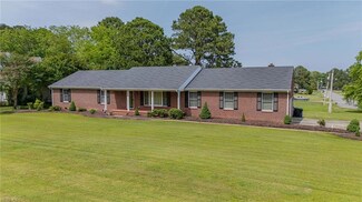 136 Crescent Dr, Franklin, VA 23851
