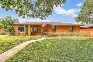 805 Shore Dr, Elk City, OK 73644