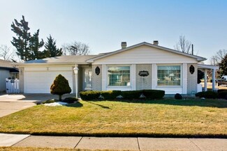 1831 W Magnolia Ln, Mount Prospect, IL 60056