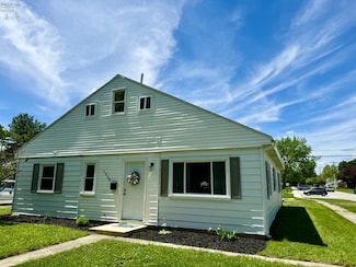 1320 Fleetwood Dr, Fremont, OH 43420