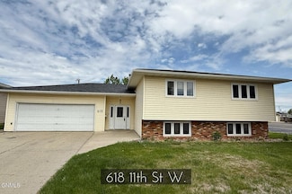 618 11th St W, Williston, ND 58801