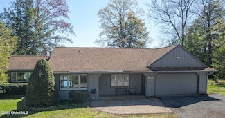 73 Hemlock Point Rd, Diamond Point, NY 12824