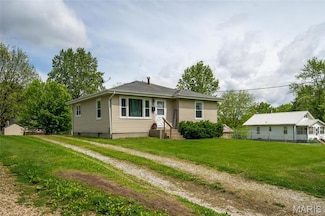 844 N 6th St, Ste. Genevieve, MO 63670