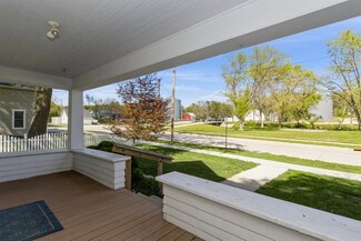 220 N 2nd St, West Branch, IA 52358