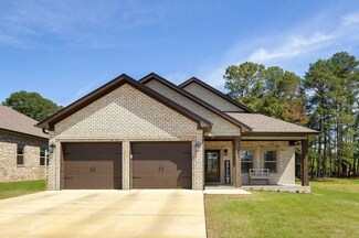 141 Sugar Maple Dr, Florence, AL 35633