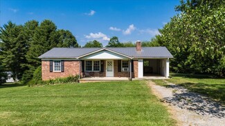 372 Somerset Dr, Austinville, VA 24312