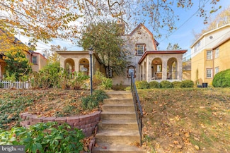 38 Wellington Rd, Ardmore, PA 19003