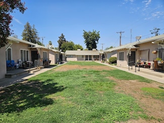 422 W Race Ave, Visalia, CA 93291