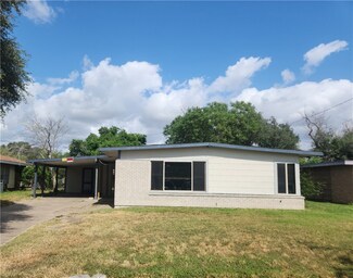 1514 E Johnston Ave, Kingsville, TX 78363