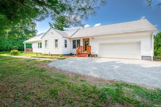 1921 N Maxine Rd, Bloomington, IN 47404