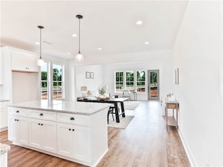 8 Crossing Ct E, Valley, AL 36854