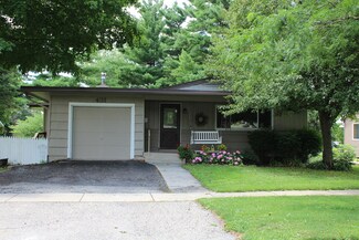 431 S Sycamore St, Genoa, IL 60135