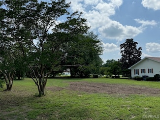 000 Howard St, Urbanna, VA 23175