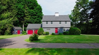 15 S Village Green, Ipswich, MA 01938