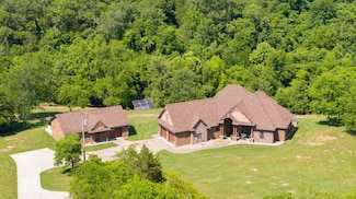 1015 Lakewood Dr, Gallatin, TN 37066