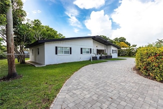 2906 S Tuttle Ave, Sarasota, FL 34239