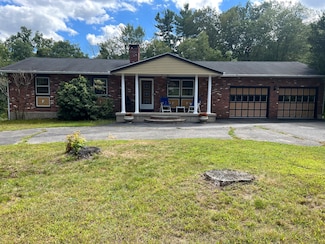 19 Vickers Rd, New Hartford, CT 06057