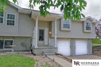 9500 Dawn Dr, Plattsmouth, NE 68048