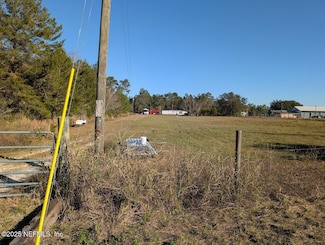 104 Pettit Rd, Crescent City, FL 32112
