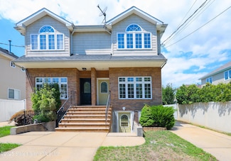 81 Gary St, Staten Island, NY 10312