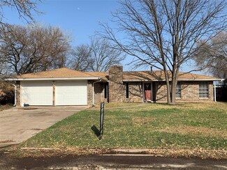 240 Circle Dr, Winters, TX 79567