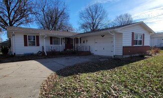 1380 S English Ave, Marshall, MO 65340