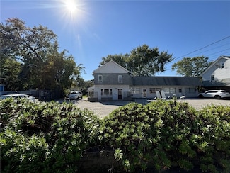 865 W Shore Rd, Warwick, RI 02889