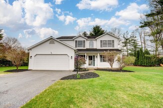 17 Sweetbriar Dr, Gansevoort, NY 12831