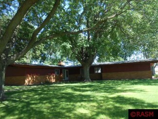 106 N 5th St, Bricelyn, MN 56014
