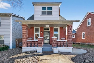1212 N 3rd St, Saint Charles, MO 63301