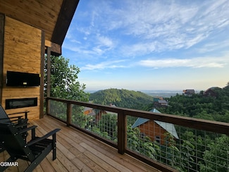 2251 Fox Berry Way, Sevierville, TN 37876