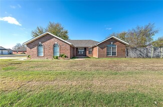 411 Walker St, Centerton, AR 72719