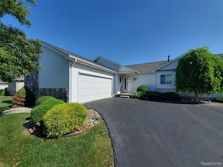 7281 Hawthorne Cir Unit 18, Goodrich, MI 48438