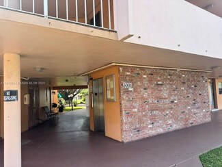 3001 NW 46th Ave Unit 207, Lauderdale Lakes, FL 33313