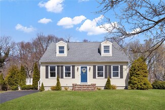33 Brooks Farm Dr, Bristol, RI 02809