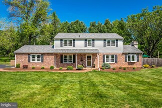 8 Brookmont Dr, Malvern, PA 19355