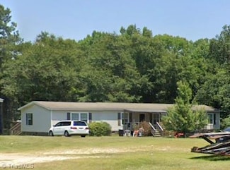 4396 N Carolina 83, Maxton, NC 28364