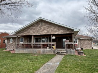 826 E Thompson St, Rensselaer, IN 47978
