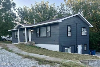 106 W South St, Neosho, MO 64850