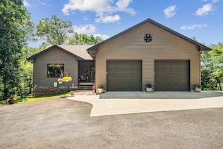 24244 204th Ave, Manchester, IA 52057