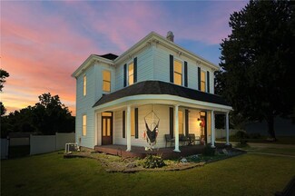 210 W Morgan St, Tipton, MO 65081