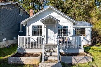 897 Juniper Pointe Ln, Camano Island, WA 98282