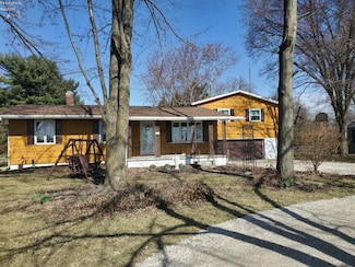 1028 Sandusky St, Fostoria, OH 44830